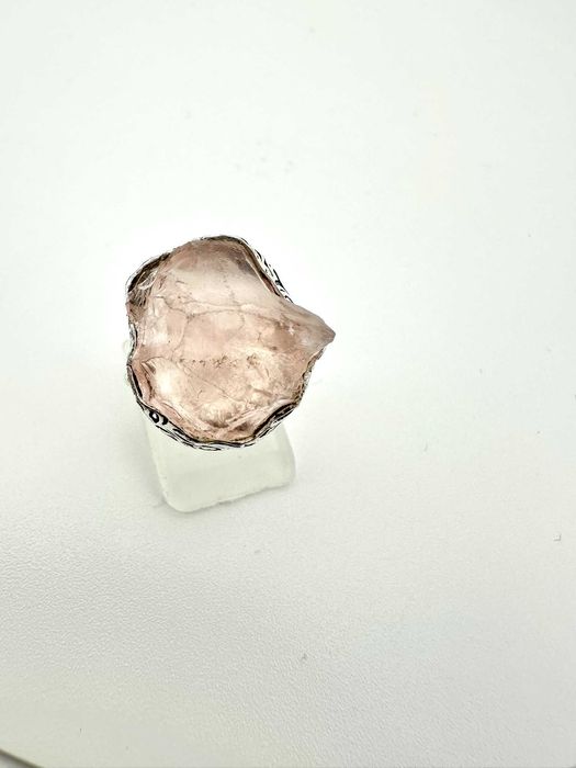 Pierścionek kamień naturalny
kwarc różowy surowa bryłka. Próba 925