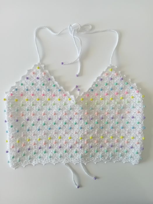 Top em croche sem costas com miçangas