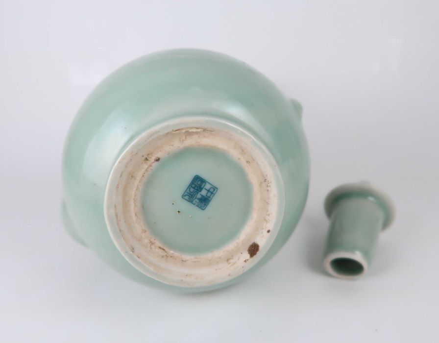Bule de chá em porcelana Celedon oriental