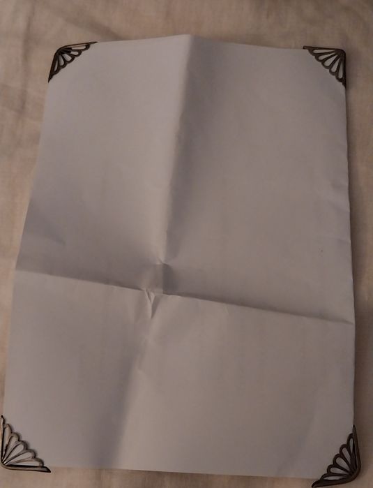 4 cantos em metal com mais de 60 anos para por em cartolina