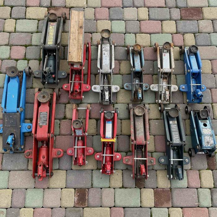 Домкрати з Європи.