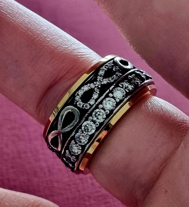 Anel bicolor, em aço, com zirconias e infinitos. Anti-stress. T17