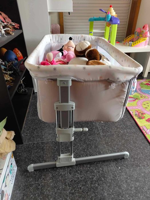 Berço Bébé almofadado/seguro em muito bom estado