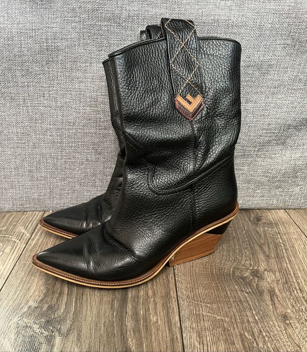 Czarne skórzane botki kowbojki Fendi 36