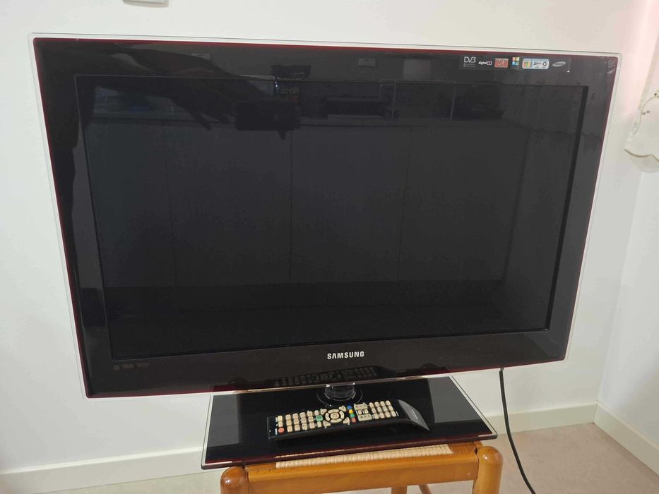 TV SAMSUNG 32 UE32B6000VW em bom estado