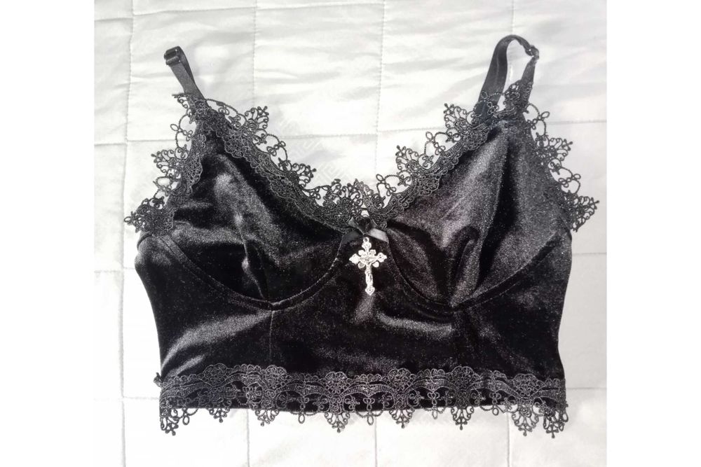Чорний топ готичний, оксамитовий з мереживом і хрестом