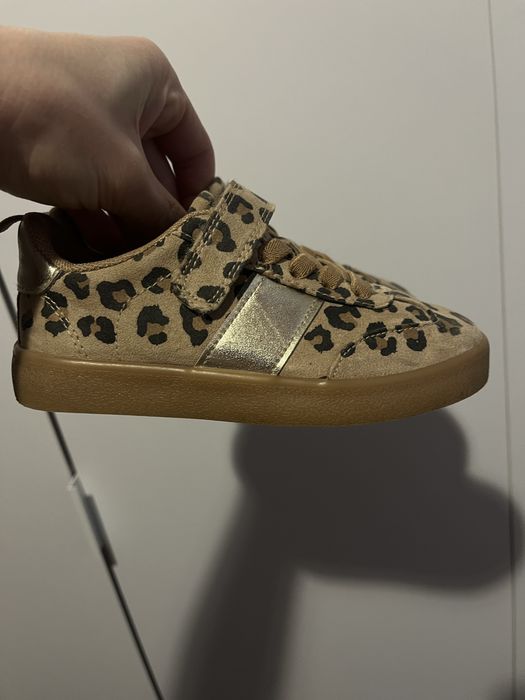 Кроссовки НМ 26р