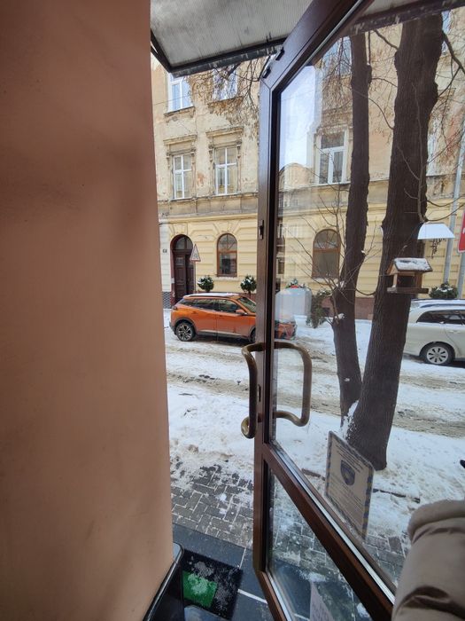 Продаж Комерція вул.Куліша Центр Фасад 3 вікна+ Двері,ц.160000 у.о