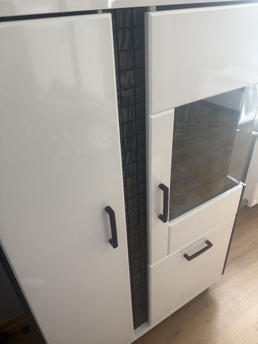 Biały Zestaw meblowy z podświetleniem led