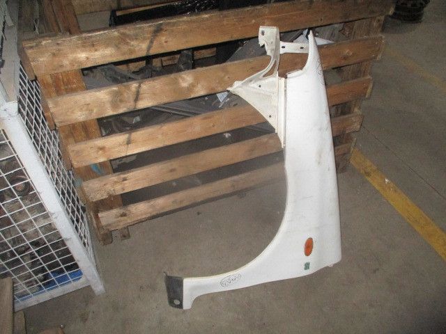 Guarda-lamas esquerdo FIAT Punto (176_)