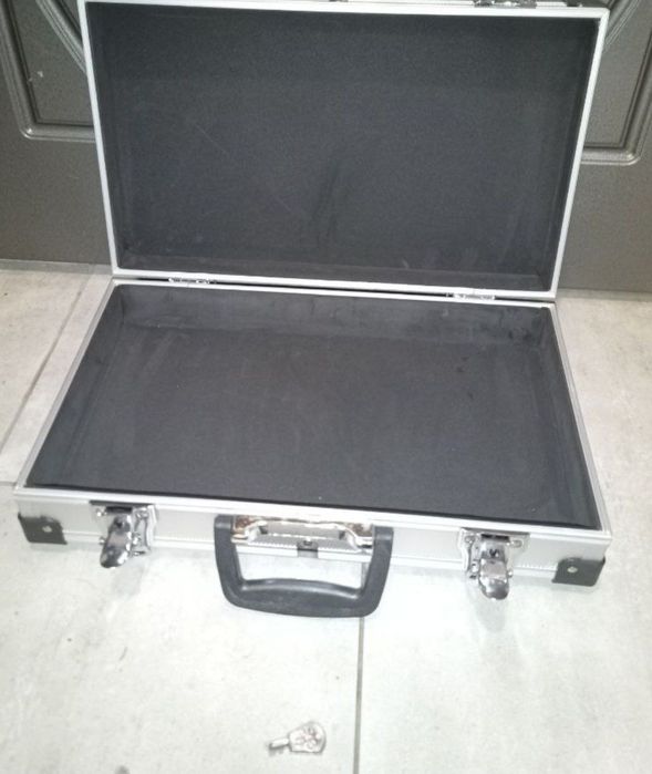 Чемодан для картин