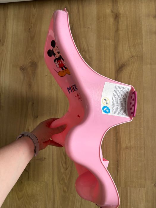 Leżaczek do wanienki używany. Bardzo mocno trzyma w wanience