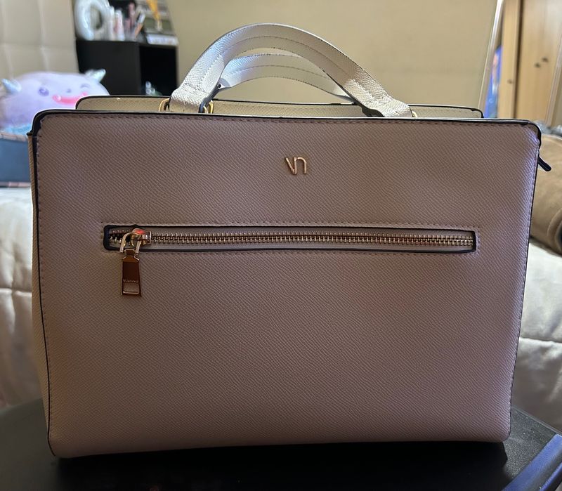 Mala vila nova super elegante