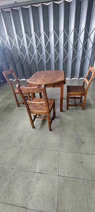 Mesa com 3 cadeiras (castanho maciço)