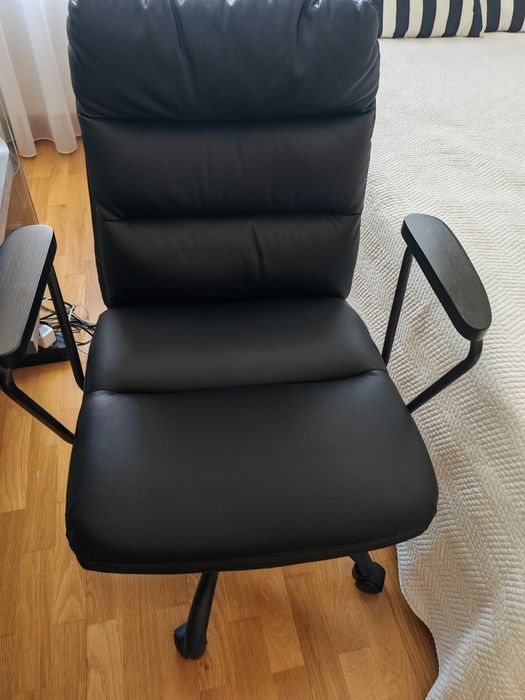 Cadeira escritório nova