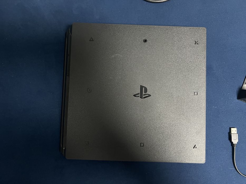 Playstation 4 pro+підставка/докстанція