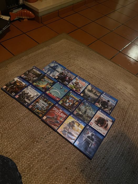 PlayStation 4 personalizada 865GB + 1 comando original + jogos