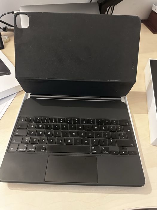 iPad Pro 12.9 WiFi 128 GB Space Gray jak nowy+Magic Keyboard