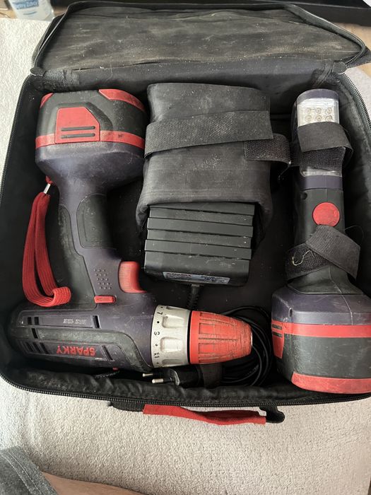 Zestaw Sparky 12V: wkrętarka, latarka, 2 akumulatory i torba