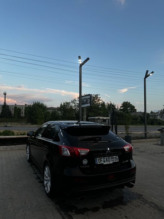 Mitsubishi Lancer хетчбек
