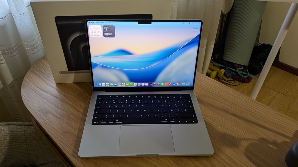 MacBook Pro M5 de 14" com fatura e garantia