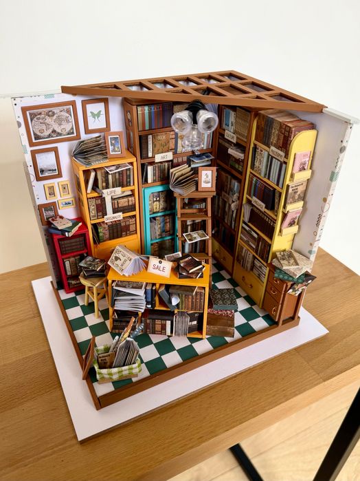 Biblioteka - domek DIY / rękodzieło