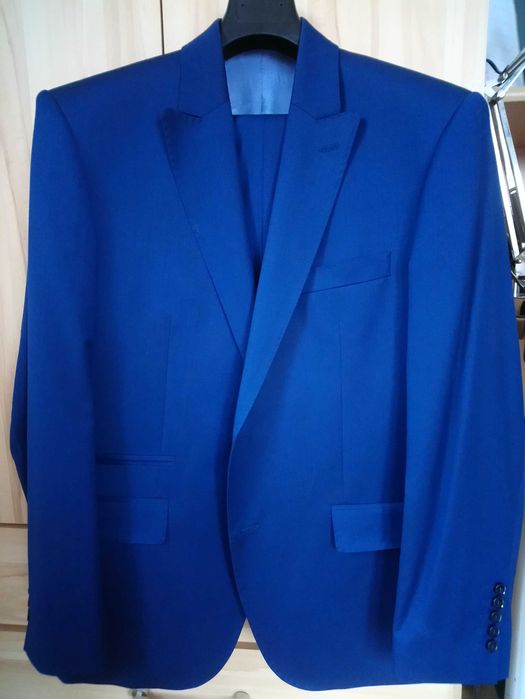 Męski garnitur granatowy