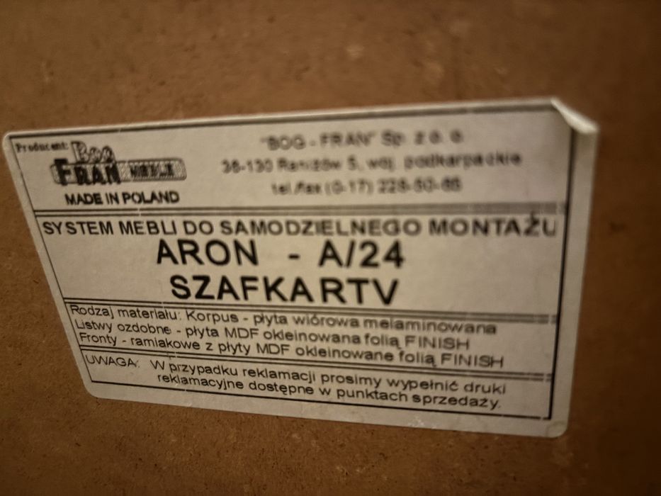 Kasztanowa komoda pod tv