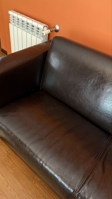 Sofa em pele de dois lugares