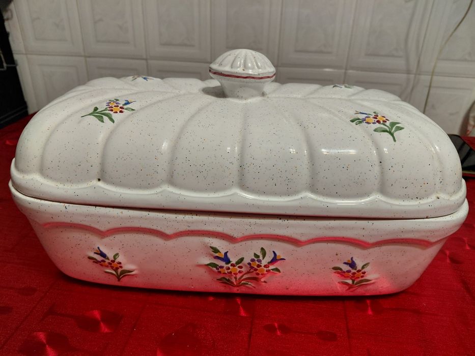 Vendo Paneira para pão em louça a muito bom preço