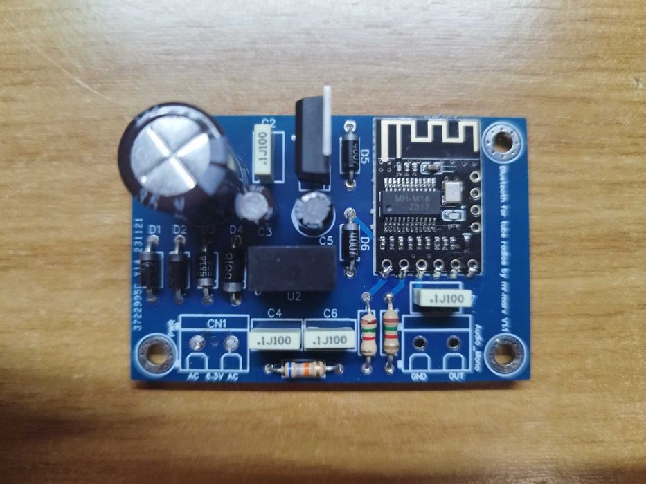 Bluetooth rádio antigo a válvulas.