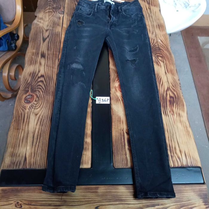 Jeansy damskie Zara z przetarciami II-36p