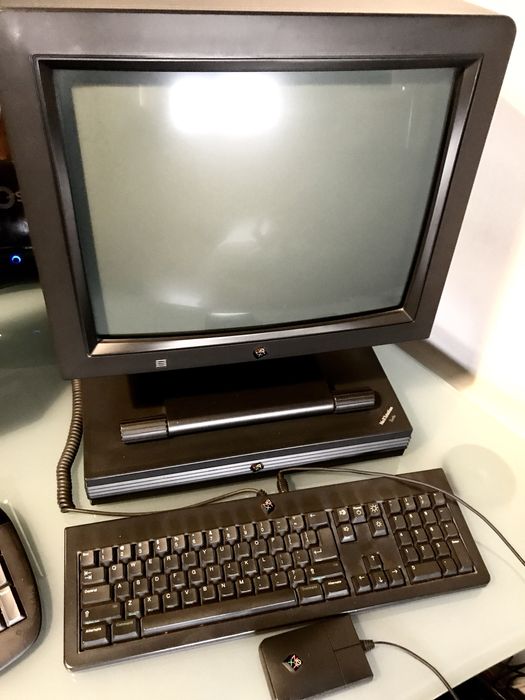 Next station + manuais e sistema operativo - muito bom estado