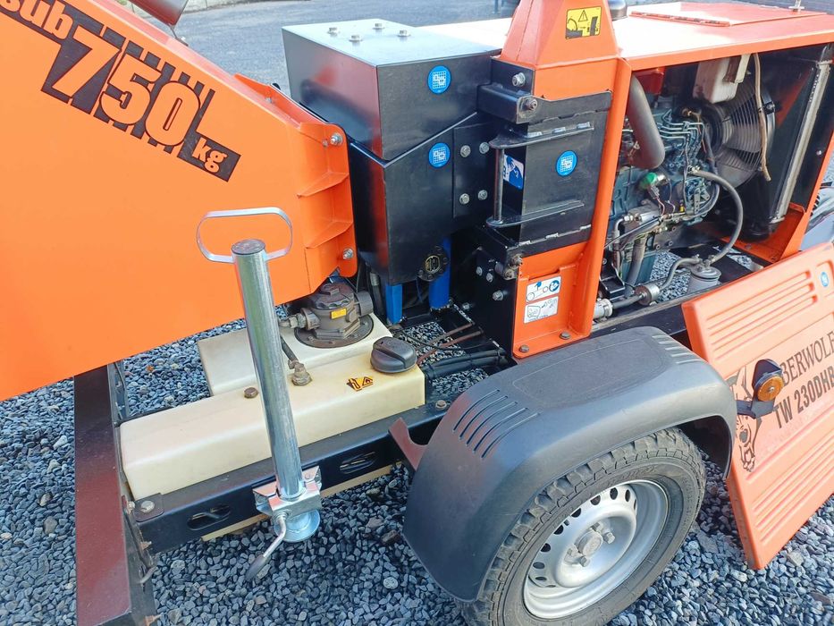 Mobilny rębak spalinowy TIMBERFWOLF TW230DHB diesel Kubota przyczepka