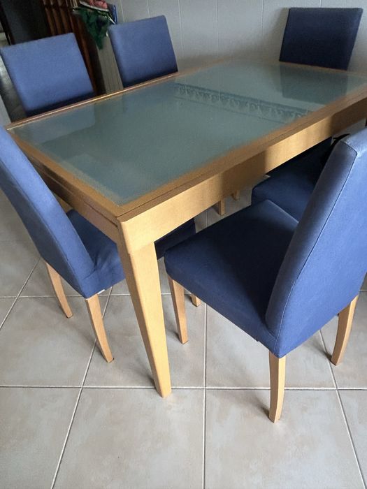 Mesa com cadeiras