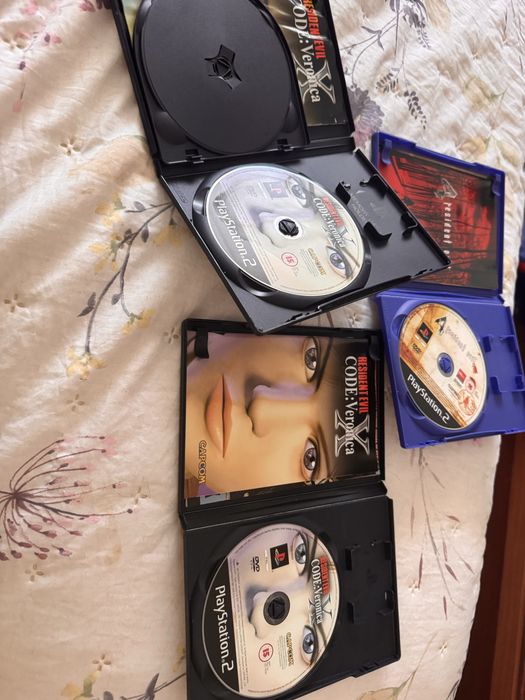 Resident Evil code veronica X + Resident evil 4 PS2