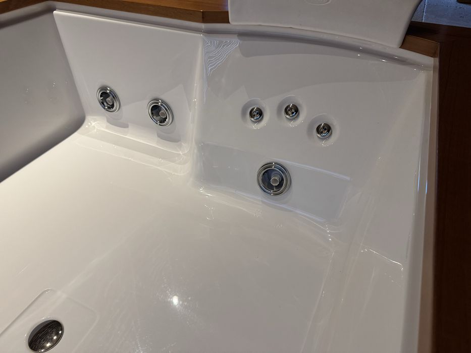 jacuzzi aura plus wood