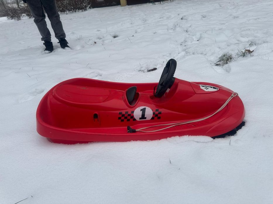 Sanki z kierownicą i hamulcem