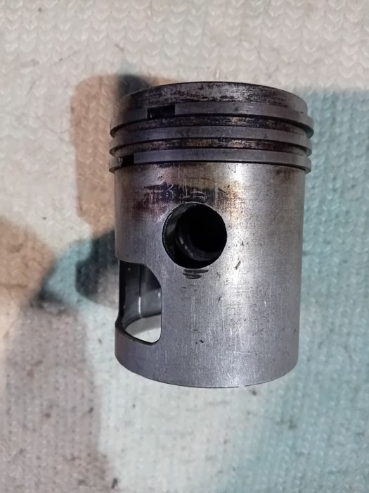 Продам амартизатори ява