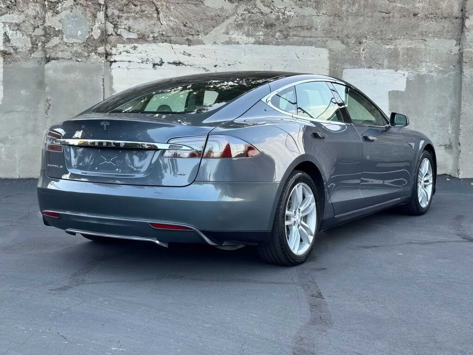 Tesla Model S      2013