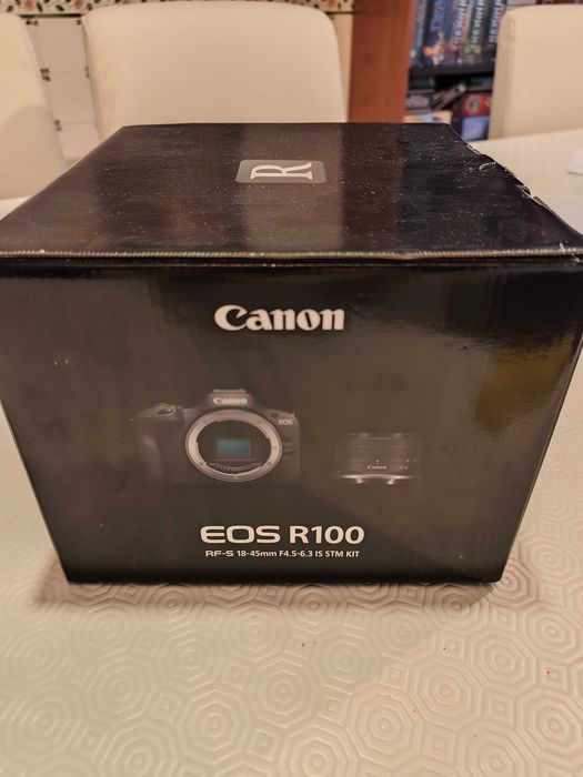 Câmara EOS R100 RF-S 18-45mm