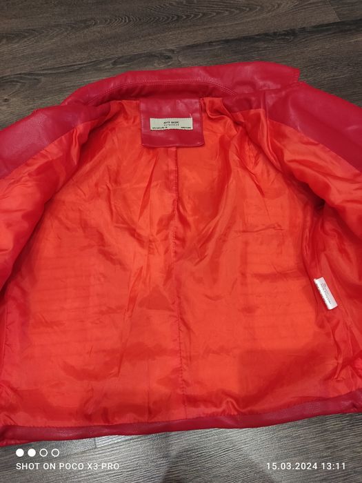 Кожанка нова червоного кольору