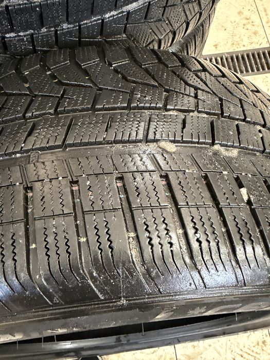 Зимова гума Hankook Winter icept EVO2 SUV r21