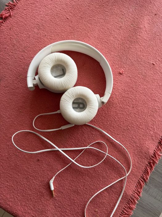 Auscultadores JBL Branco Tune 500 com fio e botão de controlo remoto