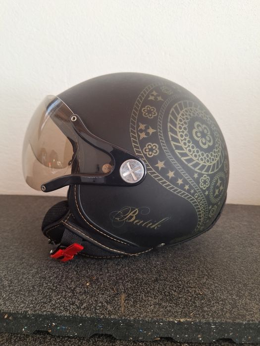 Capacete Nexx para senhora.