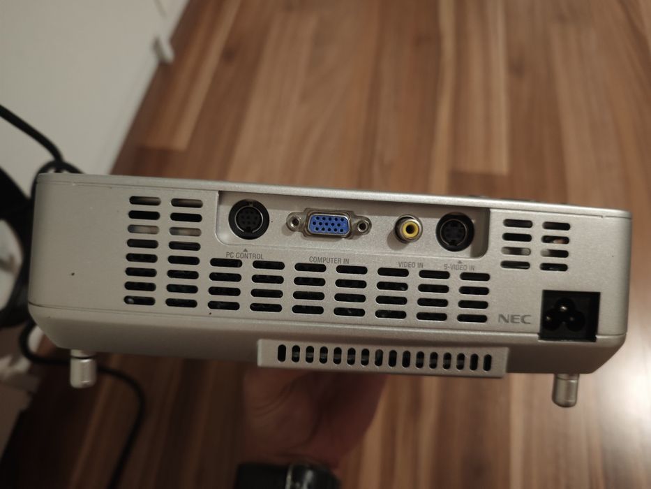 Проектор NEC NP50 .