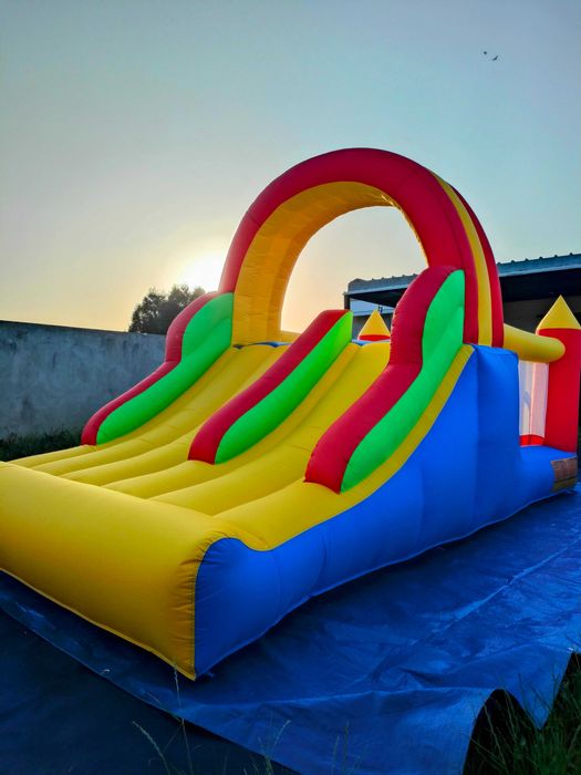 Aluguer Insuflável 5m Escorrega + Saltos - Gaia, Espinho, Feira, Porto