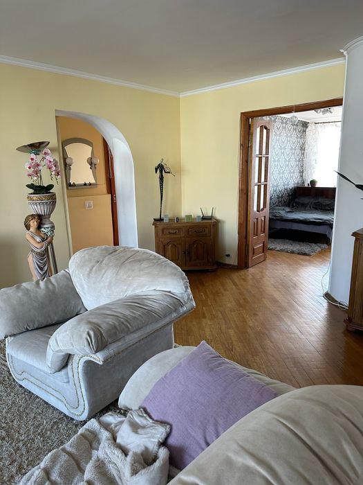 Здається квартира 3 кімнати