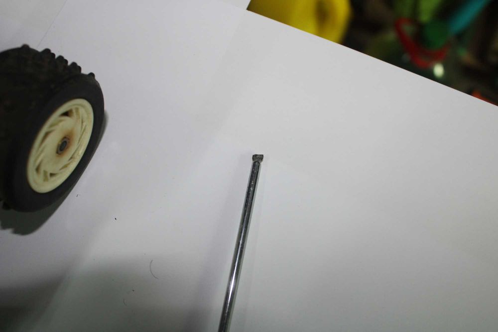 Carro telecomandado a pilhas