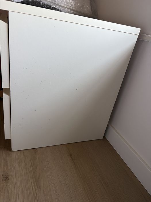 Comoda e mesa de cabeceira ikea